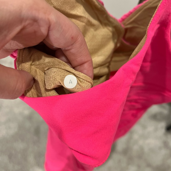 Lululemon Tank Top | Bright Pink | Size 4 | Vintage Lululemon in Good Quality - Picture 2 of 5